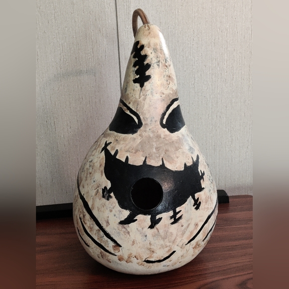 New Handmade Gourd ( Oogie Boogie) Birdhouse. - Picture 2 of 7